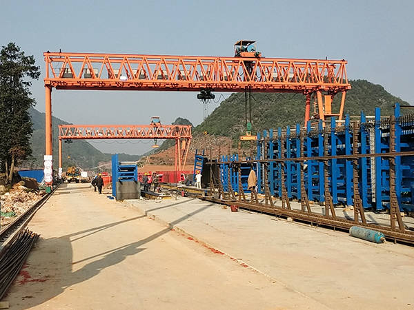 河南洛陽(yáng)門式起重機(jī)廠家